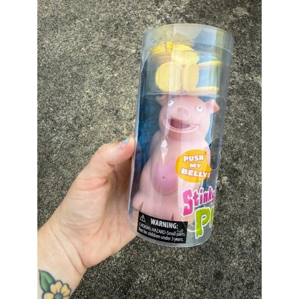 PlayMonster Stinky Pig Game Fast Paced‎ Musical Passing Game for Kids and Family